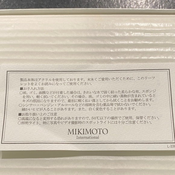 Mikimoto Gold and White acrylic Floral & pearl Frame- New in box - Picture 7 of 7